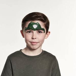 Step one, Using a sponge, painting the shape of the helmet with dark green, the badge with light grey, a paw print in the badge with white, and highlighting the hat with white. Outlining the helmet and badge with black.