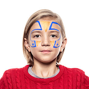 Step two, Using a gold brush pen to paint a downward-pointing triangle on the forehead and adding two more gold triangles on either side of the nose.